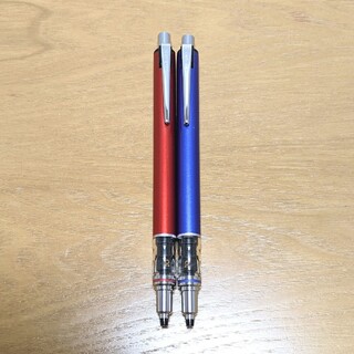 ミツビシエンピツ(三菱鉛筆)のクルトガ　アドバンス　ブルー、レッド　0.5mm(ペン/マーカー)