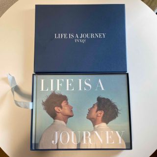 トウホウシンキ(東方神起)の東方神起   LIFE IS A JOURNEY ［BOOK+DVD］(アイドルグッズ)