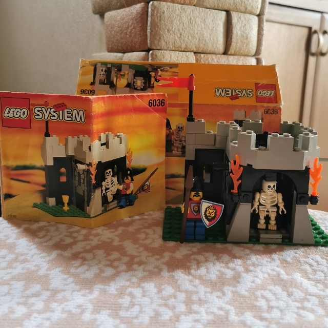 Lego(レゴ)のレゴ　6036　ガイコツと見張り番 エンタメ/ホビーのおもちゃ/ぬいぐるみ(その他)の商品写真