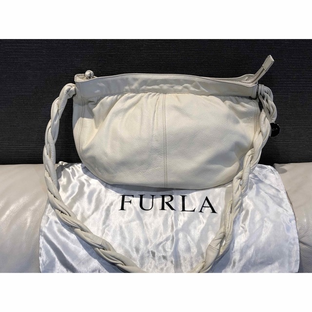 FULRA レザー　ショルダーバッグ　斜めがけ　ホワイト