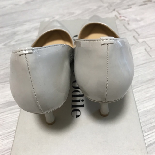 Odette e Odile(オデットエオディール)のオデットエオディール　グレーパンプス レディースの靴/シューズ(ハイヒール/パンプス)の商品写真