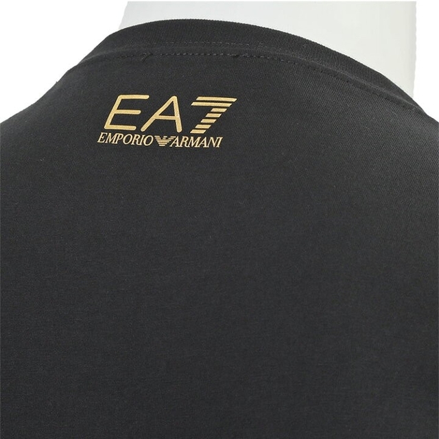 EMPORIO ARMANI EA7(エンポリオアルマーニイーエーセブン)の即完売 エンポリオアルマーニ ロゴ 長袖 ロンT 正規品  金ロゴ EA7 黒 メンズのトップス(Tシャツ/カットソー(七分/長袖))の商品写真