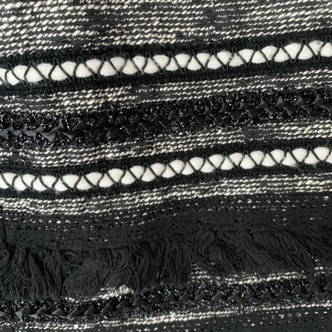 H&M(エイチアンドエム)のH&M完売品2点！コーディネート　セットアップ　ニットセーター　ツイードスカート レディースのスカート(ひざ丈スカート)の商品写真