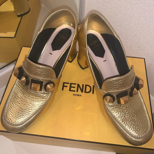FENDI(フェンディ)のFENDI  新品に近い　人気完売品！ローファー　パンプス レディースの靴/シューズ(ローファー/革靴)の商品写真