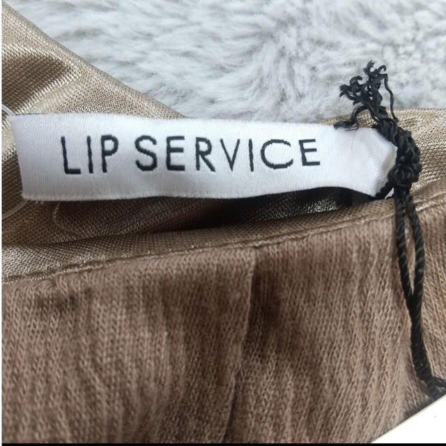 LIP SERVICE(リップサービス)の新品タグ付き LIP SERVICE レディースオフショルダー ブラウン フリー レディースのトップス(シャツ/ブラウス(半袖/袖なし))の商品写真