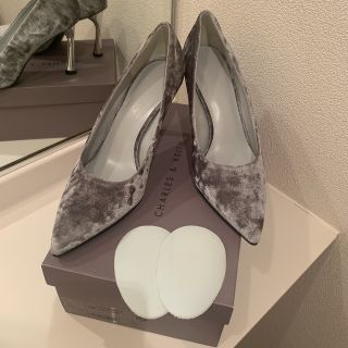 チャールズアンドキース(Charles and Keith)の送料込！履きやすく美品パンプスCHARLES&KEITH チャールズアンドキース(ハイヒール/パンプス)