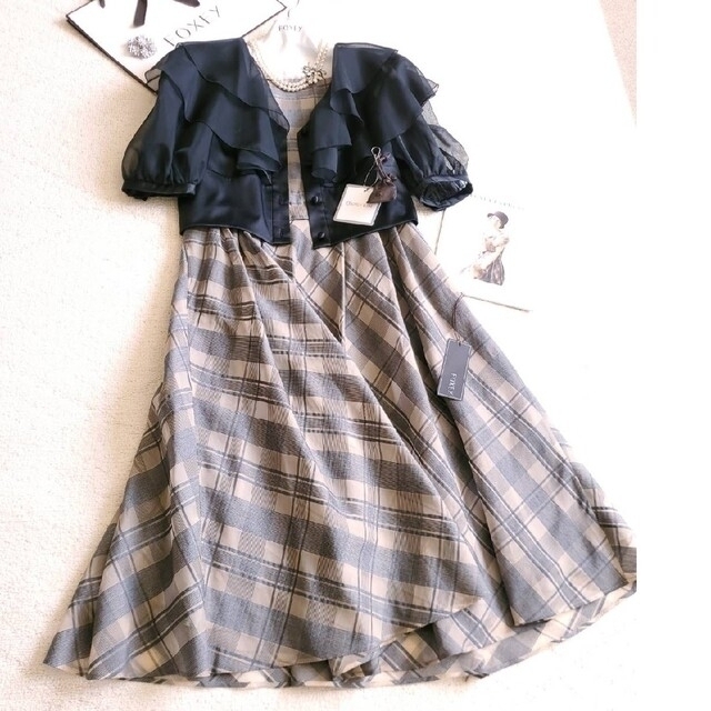 FOXEY(フォクシー)のFOXEY❤️42 Dress “Aalto”グレーベージュ レディースのワンピース(ロングワンピース/マキシワンピース)の商品写真