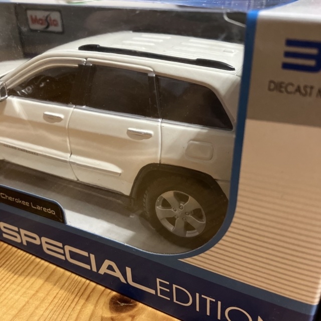 【送料込み】 Jeep グランドチェロキー　Maisto   1／24 希少品 2