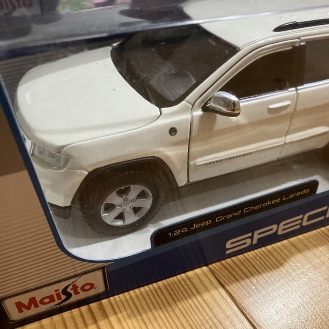 【送料込み】 Jeep グランドチェロキー　Maisto   1／24 希少品 1