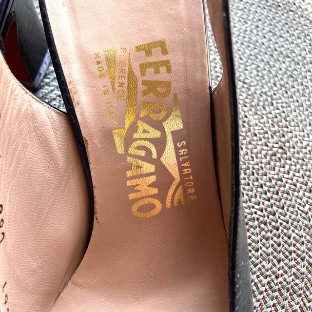 Salvatore Ferragamo(サルヴァトーレフェラガモ)のサルバトーレフェラガモ　パンプス レディースの靴/シューズ(ハイヒール/パンプス)の商品写真