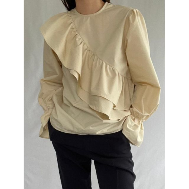 新品 Clastellar round frill blouse ベージュ | munchercruncher.com