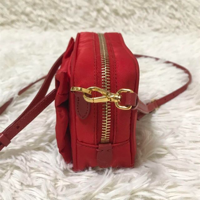 ✨美品✨プラダ ショルダーバッグ リボン ゴールド金具 斜め掛け 白