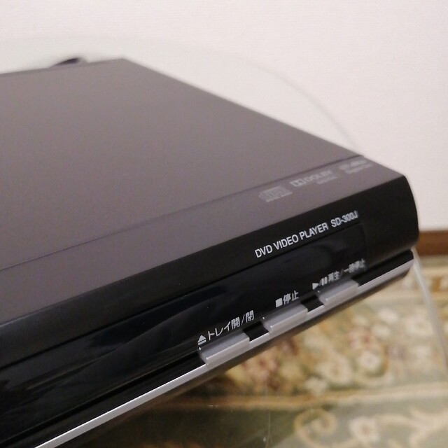 東芝(トウシバ)のTOSHIBA DVDプレーヤー SD-300J スマホ/家電/カメラのテレビ/映像機器(ブルーレイプレイヤー)の商品写真
