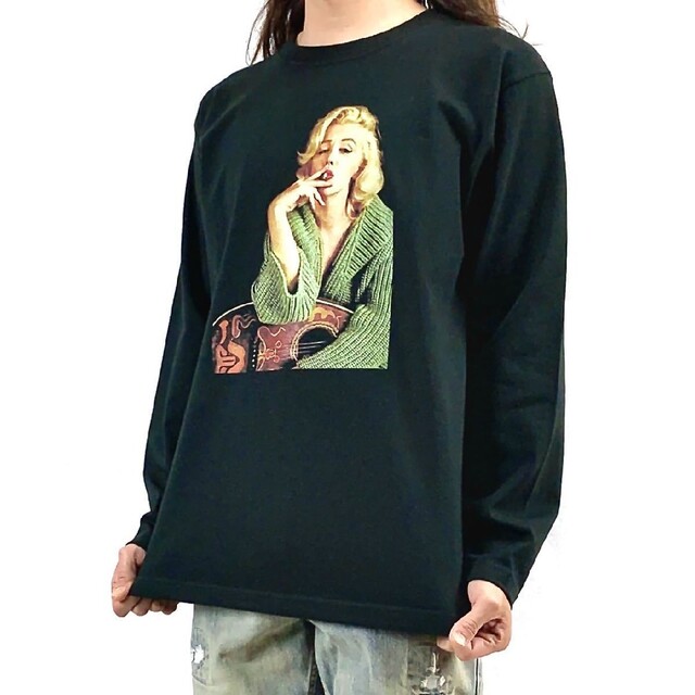 新品 マリリンモンロー 煙草 ギター セクシー ブロンド 映画女優 ロンT メンズのトップス(Tシャツ/カットソー(七分/長袖))の商品写真