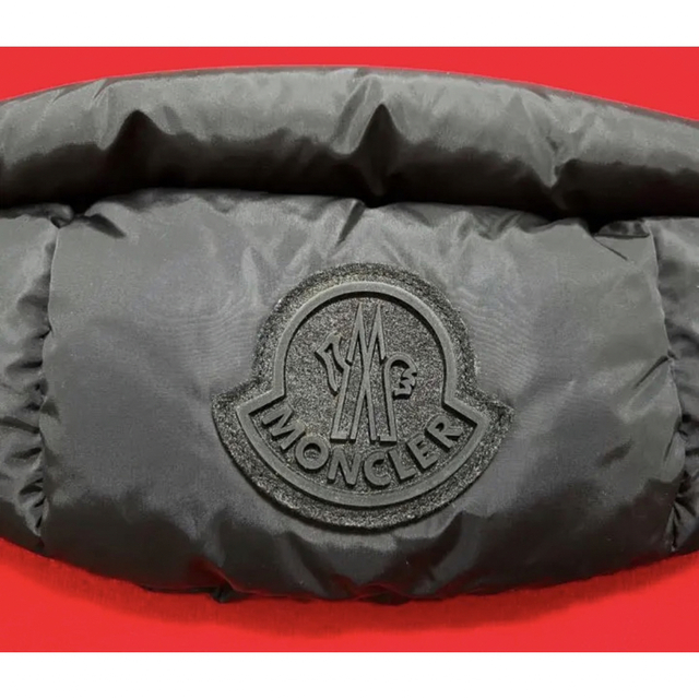 MONCLER(モンクレール)の定価¥69800.新品正規　MONCLER モンクレール　ウエストポーチ　黒 メンズのバッグ(ウエストポーチ)の商品写真