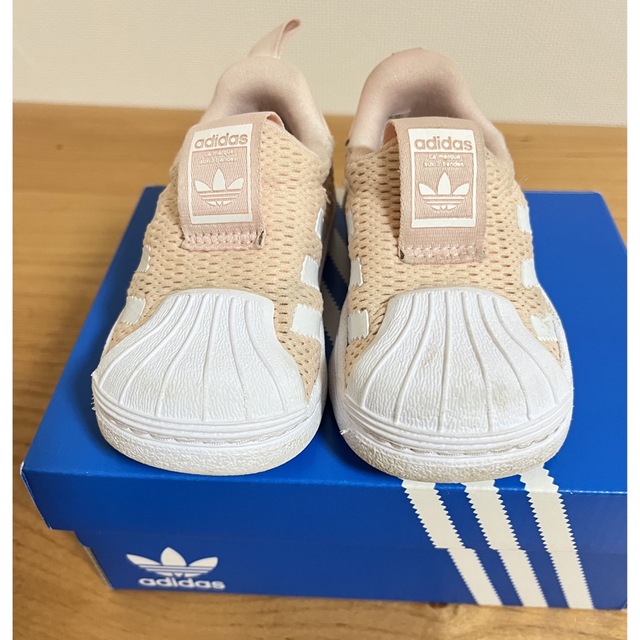 adidas(アディダス)のアディダス ピンクスニーカー キッズ/ベビー/マタニティのベビー靴/シューズ(~14cm)(スニーカー)の商品写真