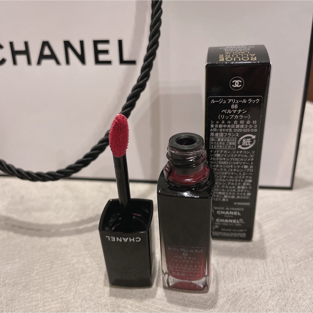 CHANEL(シャネル)の新品同様　シャネル　ルージュアリュールラック66 ペルマナン　リップカラー コスメ/美容のベースメイク/化粧品(口紅)の商品写真