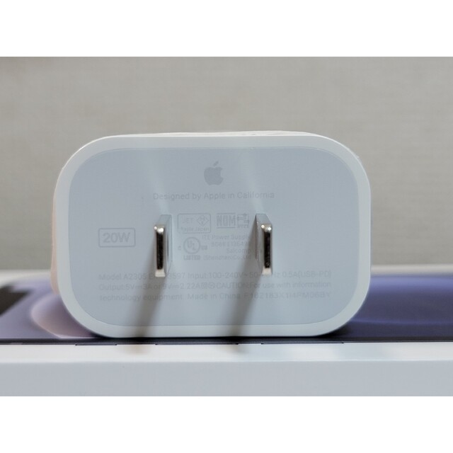 Apple(アップル)のApple 20W USB-C電源アダプタ( MH83LLA ) ケーブル付 スマホ/家電/カメラのスマートフォン/携帯電話(バッテリー/充電器)の商品写真