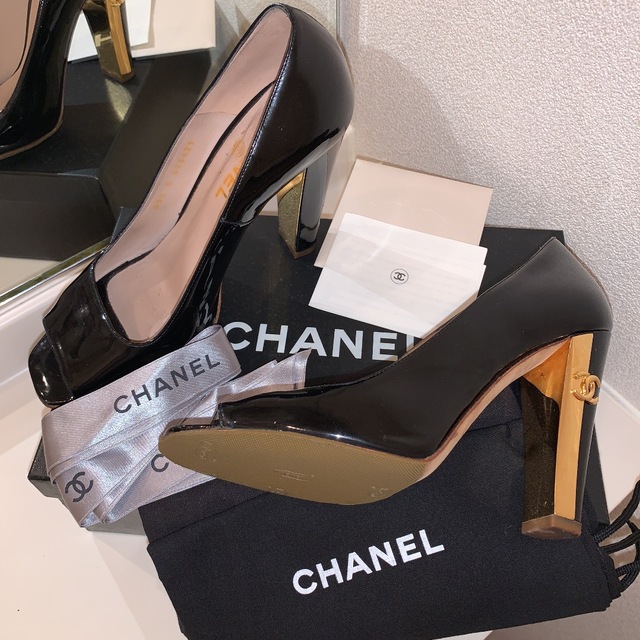 CHANEL  シャネル 完売！ヒールパンプス ココマーク　エナメル　ゴールド靴/シューズ