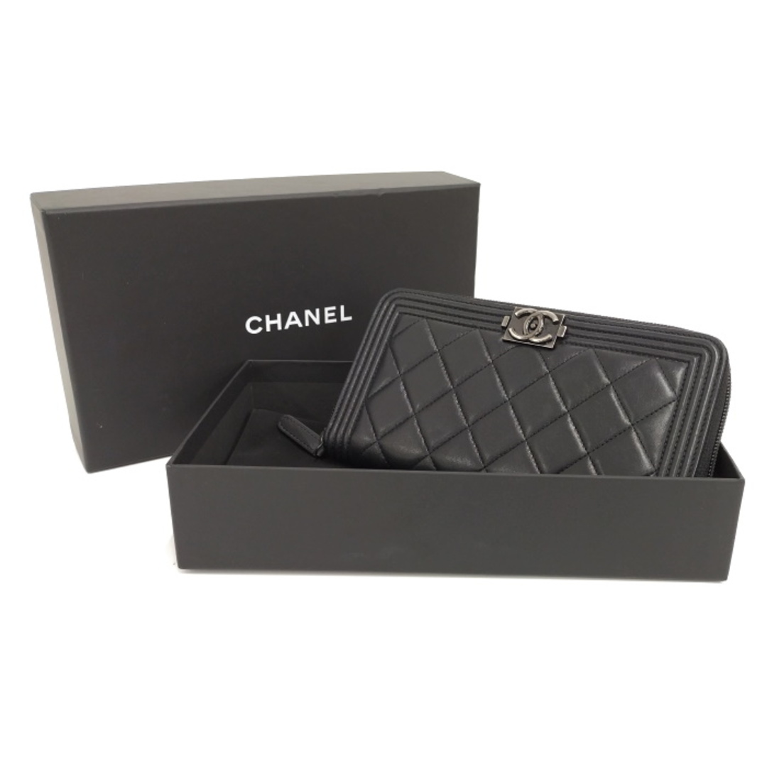 CHANEL(シャネル)のCHANEL ボーイシャネル ラウンドファスナー 長財布 マトラッセ レザー レディースのファッション小物(財布)の商品写真