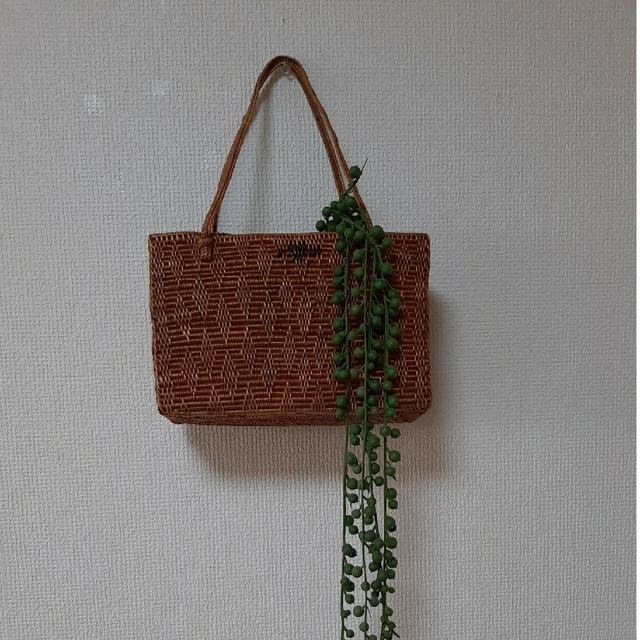 #バリ島アタ籠バッグ　未使用品　横幅23cm✖️高14.5　　可愛いサイズ👜 レディースのバッグ(かごバッグ/ストローバッグ)の商品写真