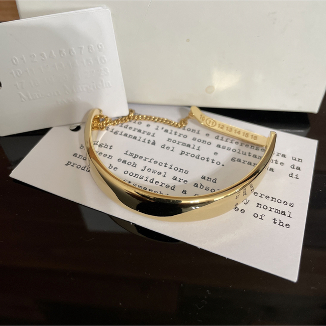 Maison Martin Margiela(マルタンマルジェラ)の 箱付き Maison Margiela バングル レディースのアクセサリー(ブレスレット/バングル)の商品写真