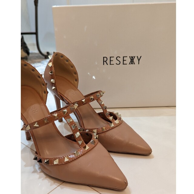 RESEXXY(リゼクシー)のお値下げ！RESEXXY〜スタッズピンヒールパンプス〜 レディースの靴/シューズ(ハイヒール/パンプス)の商品写真