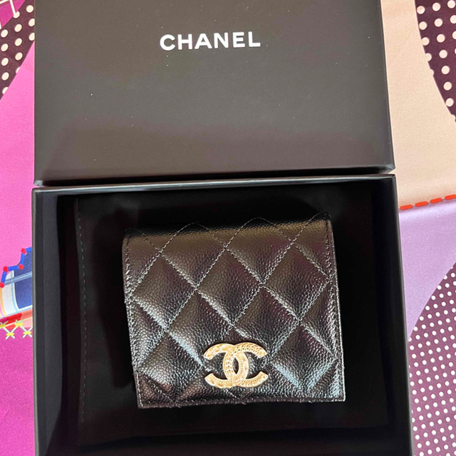 財布CHANEL 二つ折り財布　黒　キャビアスキン　レア　ゴールドココマーク