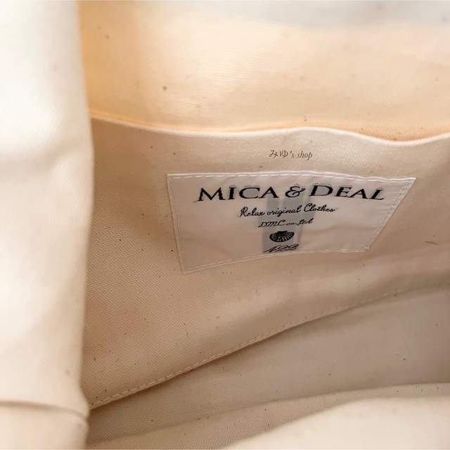 MICA&DEAL(マイカアンドディール)の【美品‼︎】クラッチバッグ　　白×黒の太ボーダー レディースのバッグ(クラッチバッグ)の商品写真