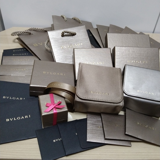 BVLGARI - BVLGARI腕時計ケース＆紙袋 空箱の通販 by ひまわり's shop ...
