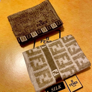 フェンディ(FENDI)の専用💔フェンディ  ハンカチタオル2枚セット✖️2  シルク混ハンカチスカーフ(ハンカチ)
