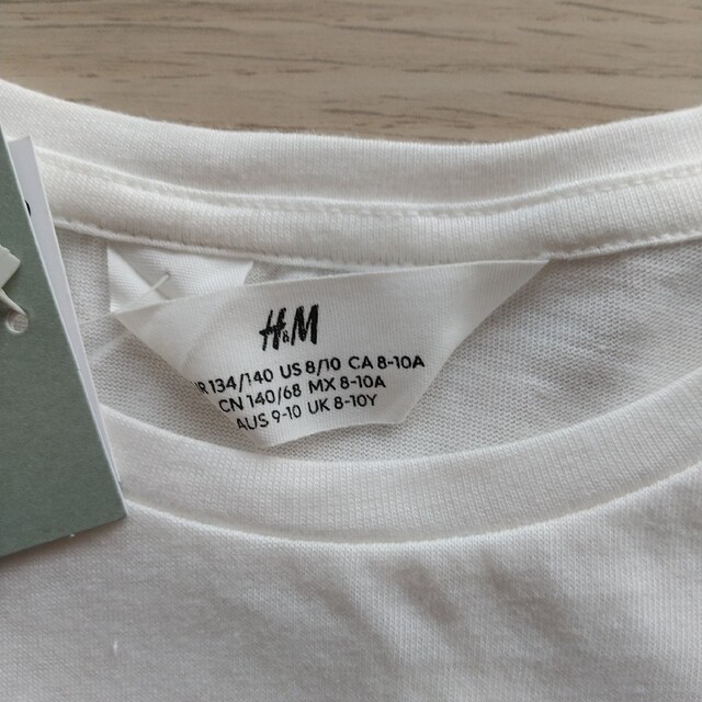 H&M(エイチアンドエム)のH&M　虹　レインボー　スパンコール　長袖Tシャツ　135 キッズ/ベビー/マタニティのキッズ服女の子用(90cm~)(Tシャツ/カットソー)の商品写真
