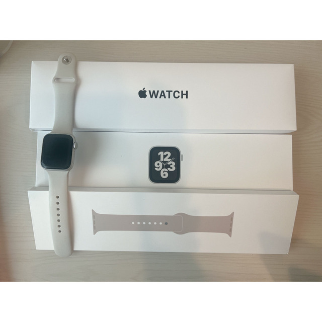 Apple Watch SE GPSモデル 40mm ホワイトスポーツバンド 【驚きの価格が実現!】 vivacf.net