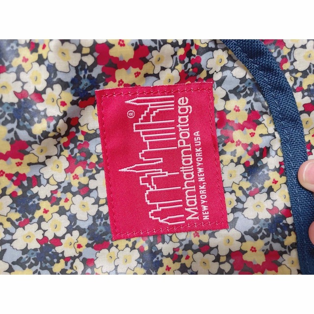 Manhattan Portage(マンハッタンポーテージ)の花柄バッグ　リバティ　dholic グレゴリー  NIKE GU beams レディースのバッグ(メッセンジャーバッグ)の商品写真