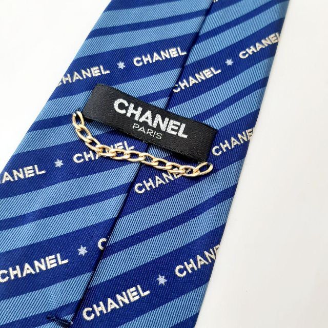 CHANEL(シャネル)の未使用　シャネル　刺繍　ロゴ　ネクタイ　ストライプ　ボーダー　ブルー　シルク メンズのファッション小物(ネクタイ)の商品写真