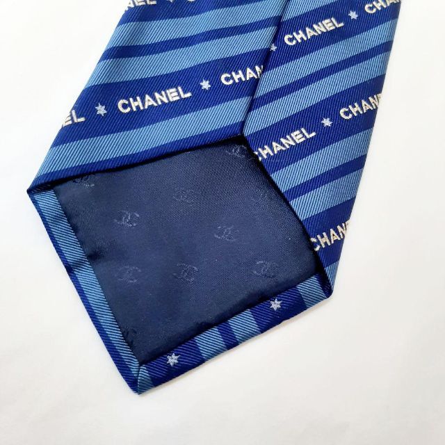 CHANEL(シャネル)の未使用　シャネル　刺繍　ロゴ　ネクタイ　ストライプ　ボーダー　ブルー　シルク メンズのファッション小物(ネクタイ)の商品写真