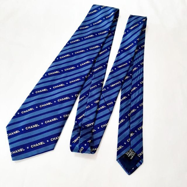 CHANEL(シャネル)の未使用　シャネル　刺繍　ロゴ　ネクタイ　ストライプ　ボーダー　ブルー　シルク メンズのファッション小物(ネクタイ)の商品写真