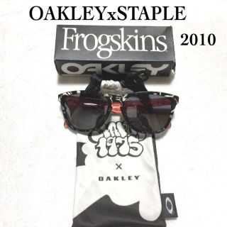 Oakley - OAKLEYxSTAPLE Frogskins サングラス 2010/オークリーの通販