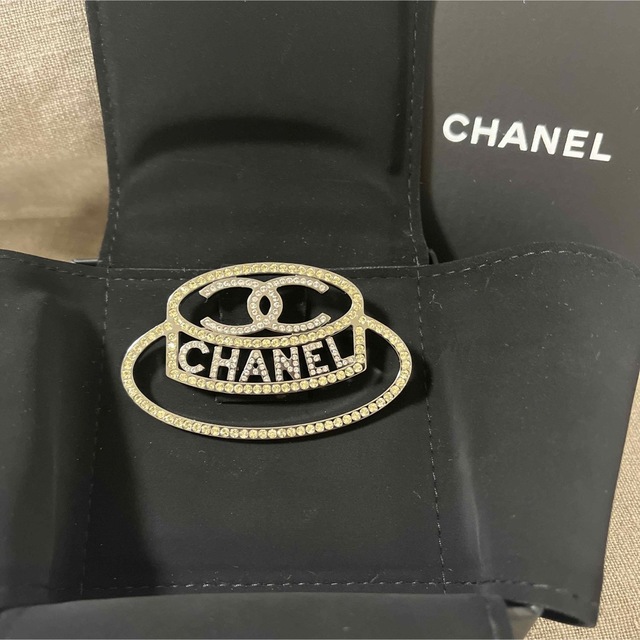 CHANEL(シャネル)のCHANEL ブローチ レディースのアクセサリー(ブローチ/コサージュ)の商品写真