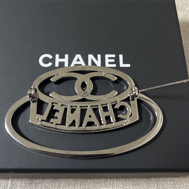 CHANEL(シャネル)のCHANEL ブローチ レディースのアクセサリー(ブローチ/コサージュ)の商品写真