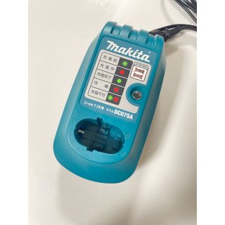 マキタ(Makita)のマキタ充電器 2.650円(バッテリー/充電器)