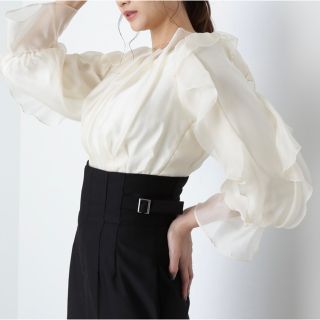 JILL by JILLSTUART ソフトオーガンラッフルブラウス エクリュの通販