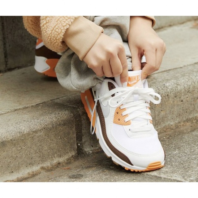 【NIKE】AIR MAX 90 SE ホワイト×ブラウン　コーデュロイ