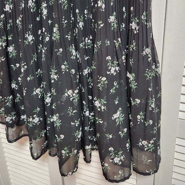 INGNI(イング)の2～3回のみ美品♡INGNIの花柄シフォンプリーツスカート Mサイズ レディースのスカート(ロングスカート)の商品写真