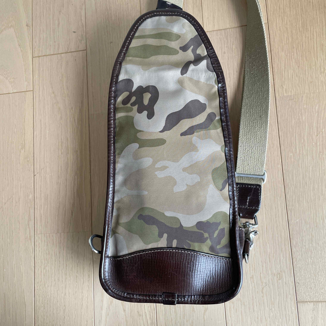 Daniel & Bob(ダニエルアンドボブ)のダニエル＆ボブPIPPO MIMETEK CAMO 中古ボディバッグカモ柄 メンズのバッグ(ボディーバッグ)の商品写真