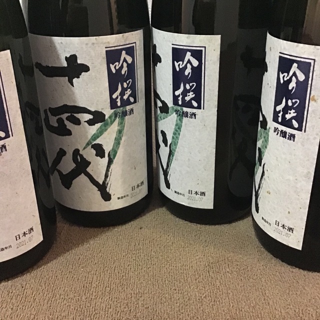 十四代吟撰1800ml  ４本セット 食品/飲料/酒の酒(日本酒)の商品写真