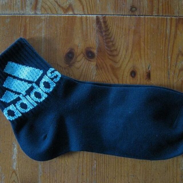 adidas(アディダス)のアディダス）黒（２４～２６ｃｍ）ソックス☆未使用品Ｃ メンズのレッグウェア(ソックス)の商品写真