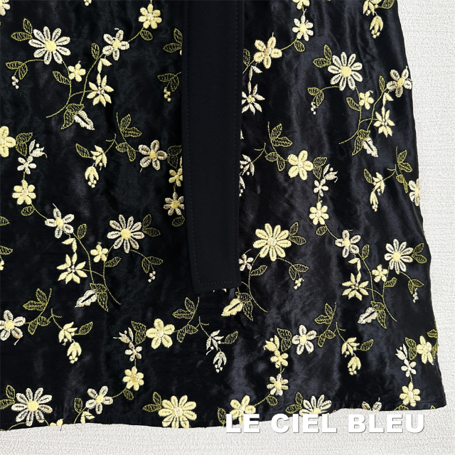 LE CIEL BLEU(ルシェルブルー)の【LE CIEL BLEU】フラワーエンブロイダリー スカート タグ付未使用 レディースのスカート(ロングスカート)の商品写真
