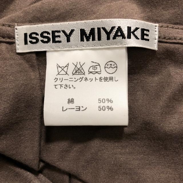 ISSEY MIYAKE(イッセイミヤケ)のイッセイミヤケ ノースリーブカットソー 2 レディースのトップス(カットソー(半袖/袖なし))の商品写真