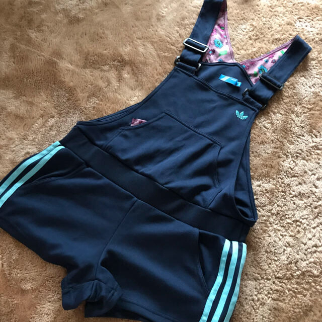 adidas(アディダス)のアディダス サロペット レディースのパンツ(サロペット/オーバーオール)の商品写真